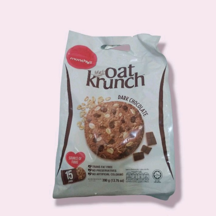 

Oat Crunch Dark chocolate Munchy's Malaysia isi 15 pack Original Exp. 01.06.2023 Bisa COD