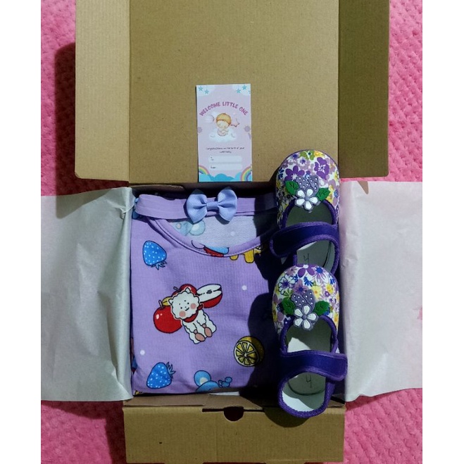 

Hampers Bayi Perempuan Newborn/Kado Lahiran Dress Bayi Perempuan