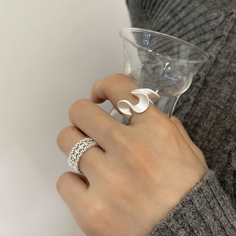 COD❤️Cincin Gaya Korea Desain Hollow Bergelombang Bahan Alloy Warna Silver Untuk Wanita Fashion