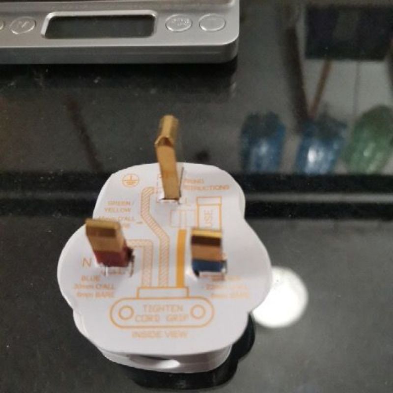 Steker kaki 3 tiga visalux