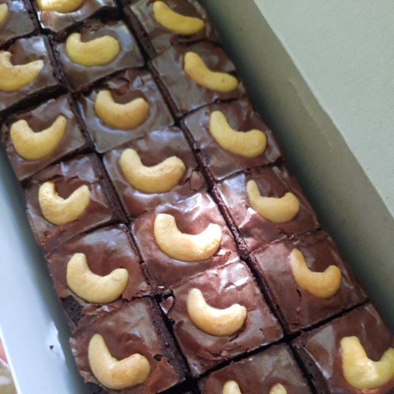 

Brownies Choco Cashew ( large 30x10 )