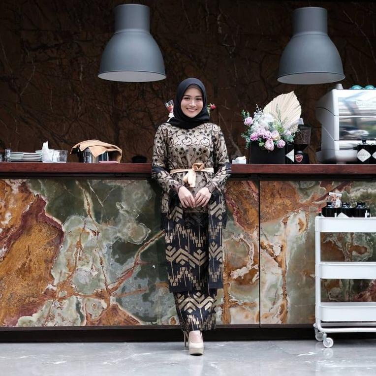 Batik Couple Kebaya Hitam Modern, Kebaya Tunangan Lamaran, Kebaya Brokat, Kebaya Wisuda • GM.18Oc22ᴱ