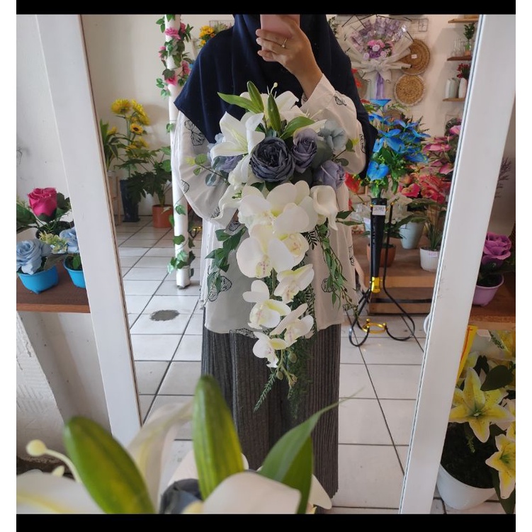 Hand Buket bunga juntai anggrek cascade orchid pernikahan lamaran wedding handbouquet mewah viral fenomenal