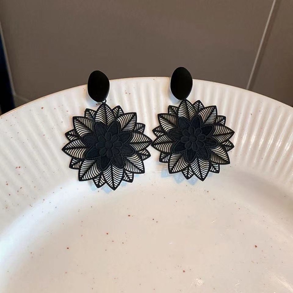 Anting Bentuk Bunga Warna Hitam Gaya Korea Untuk Wanita