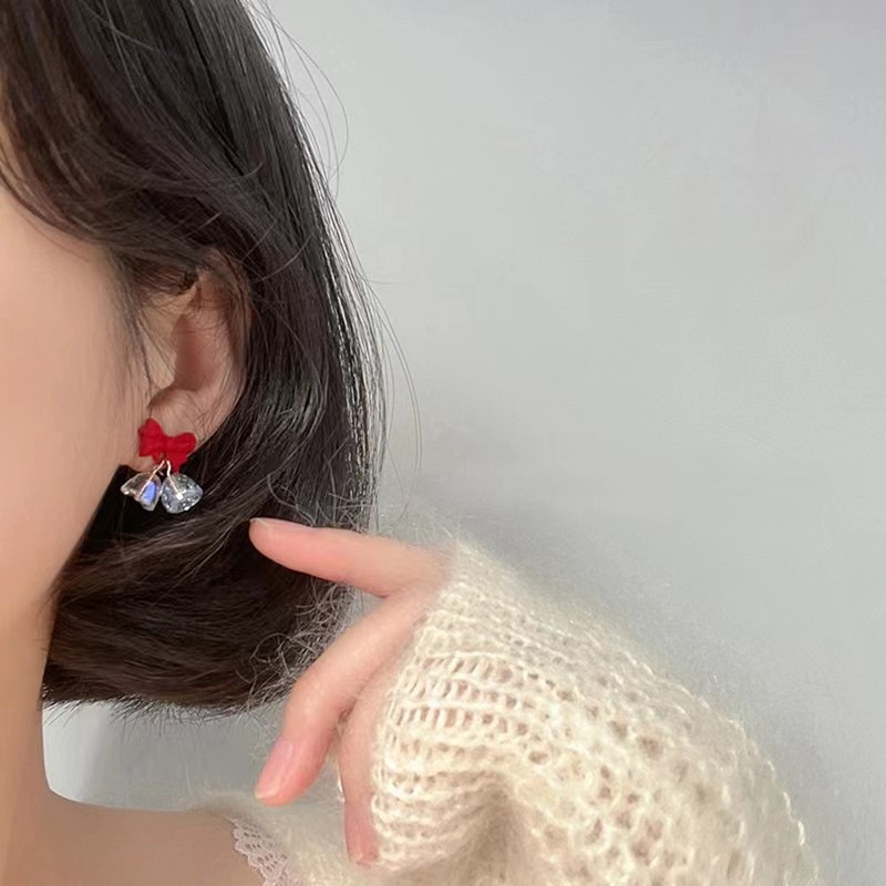 Anting Stud Desain Lonceng Natal Warna Merah Emas Aksen Kristal Gaya Korea Untuk Wanita