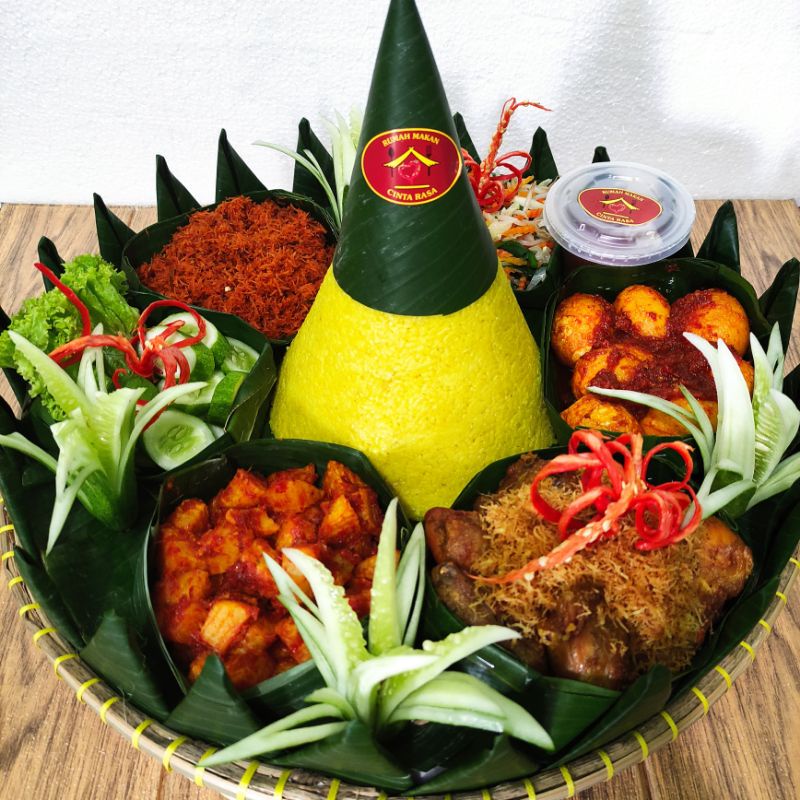 

Tumpengtradisional/tumpeng nasi kuning/porsi10