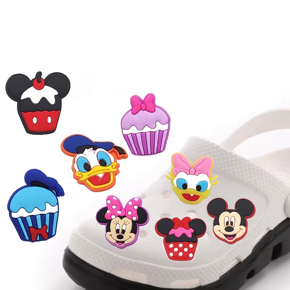 8pcs / set Gelang charms Desain disney crocs Bahan PVC Untuk Dekorasi Sepatu Taman