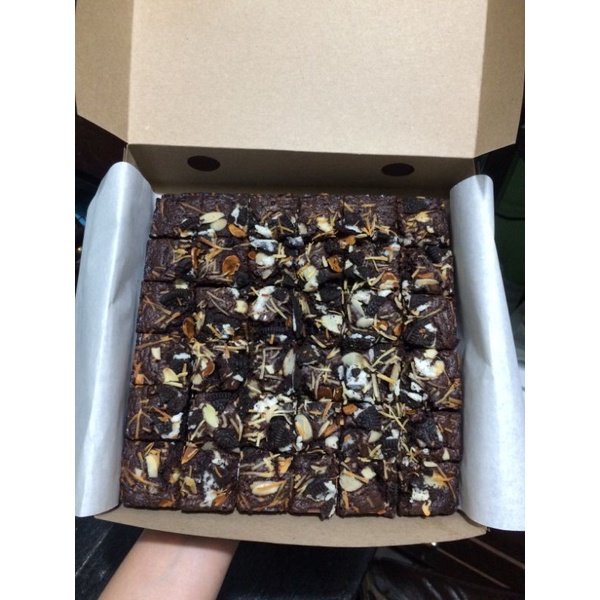

BAKED BROWNIES - TRIPLE TOPPING | MEDIUM SIZE