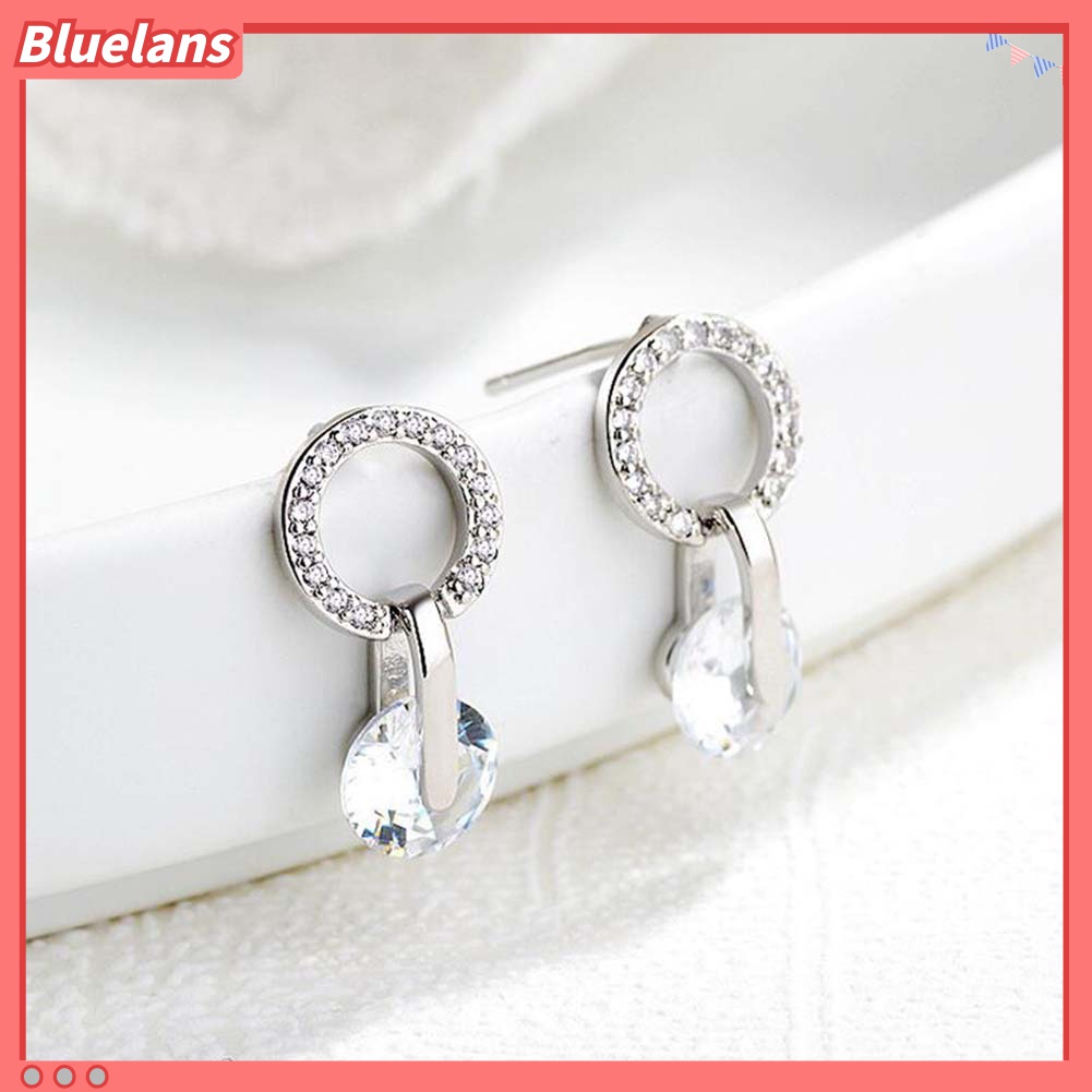 Anting Stud Bentuk Lingkaran Hollow Aksen Berlian Imitasi Untuk Wanita