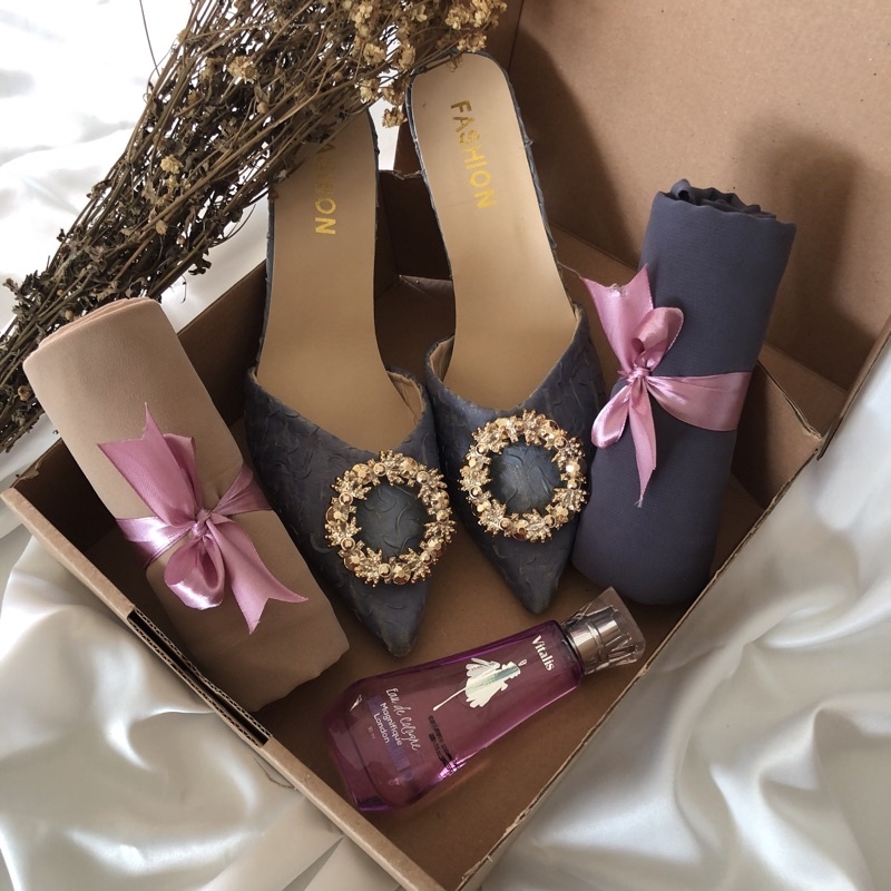 Hampers GiftBox High Heels import| Kado Hadiah Wanita Ulangtahun Seserahan Hantaran Wisuda Anniversary Cewek