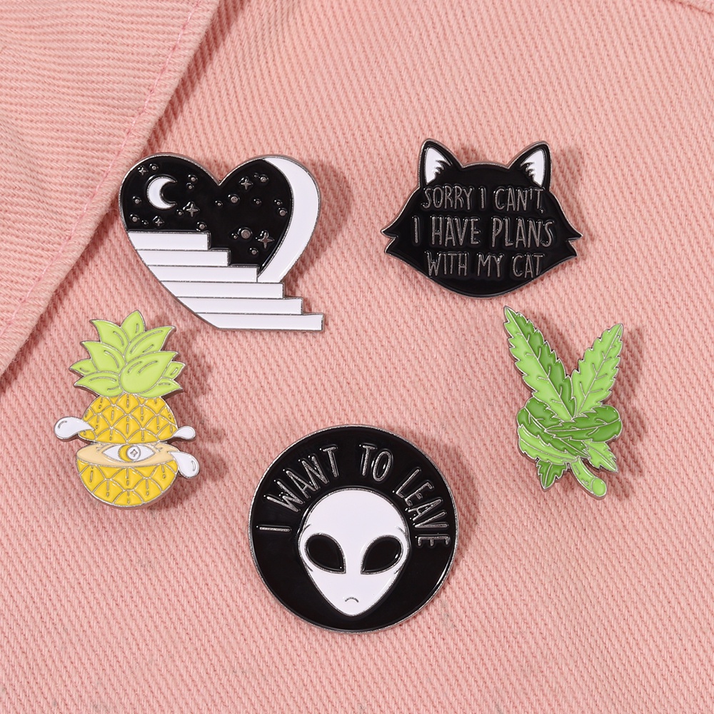 Bros Pin Enamel Desain Kartun I Want To Leave Alien Kucing Nanas Untuk Hadiah Anak