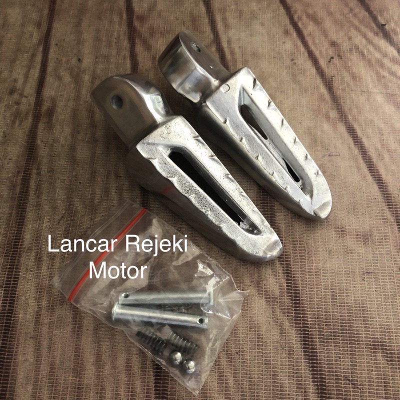 Sepasang Footstep Barstep Pijakan Kaki Belakang Honda Vario 150