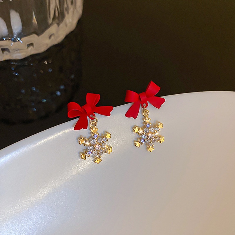 Anting Stud Desain Snowflake Natal Aksen Kristal Warna Hitam Merah Gaya Korea Untuk Wanita