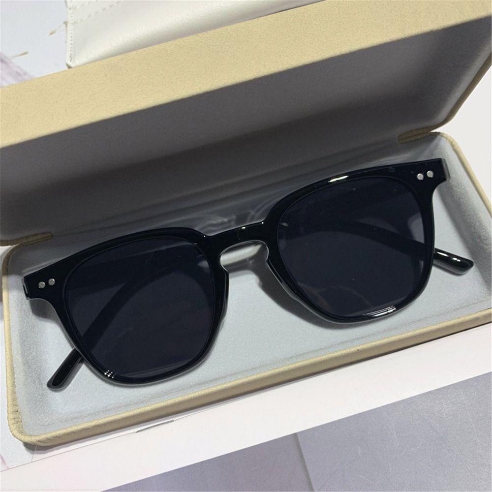 Lily Square Kacamata Hitam Retro Sunglasses Vintage