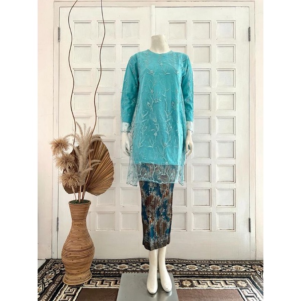 SETELAN  KEBAYA TUNIK TILE/KEBAYA SERAGAMAN PESTA/KEBAYA WISUDA/KEBAYA MODERN/KEBAYA MEWAH/KEBAYA KE KINIAN/KEBAYA MODERN/KEBAYA MURAH/KEBAYA CANTIK/KEBAYA SERAGAM KONDANGAN/KEBAYA SERAGAM LAMARAN/KEBAYA TUA DAN MUDA/KEBAYA SERAGAM PENGAJIAN