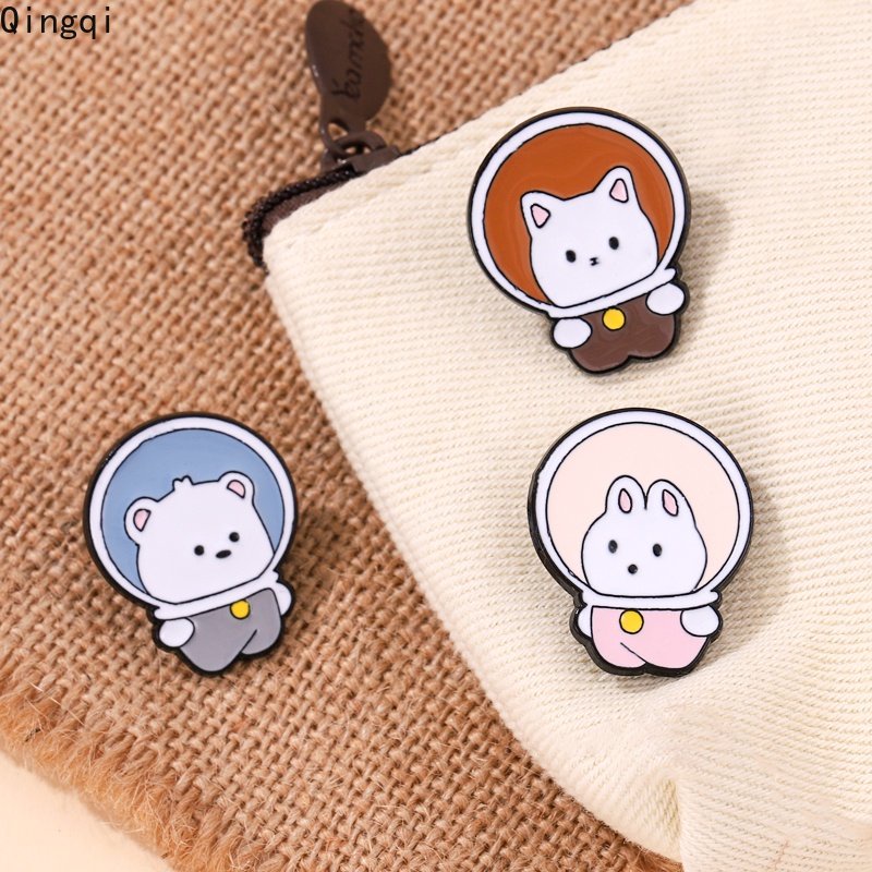 Bros Pin Enamel Bentuk Kartun Astronot Beruang Kucing Kelinci Untuk Hadiah Anak