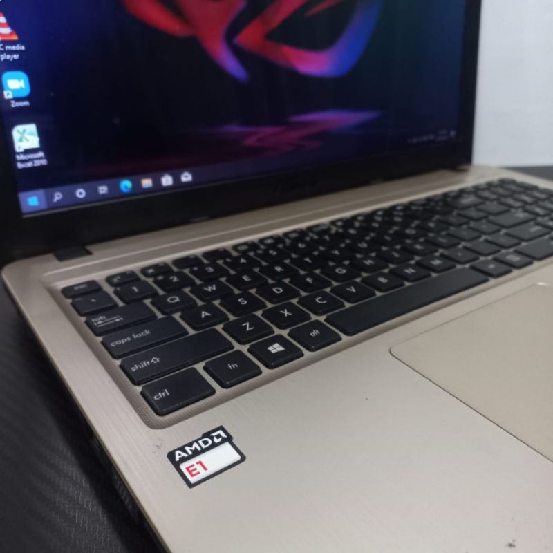 Laptop Asus AMD E1  HDD 500GB windows 10 pro