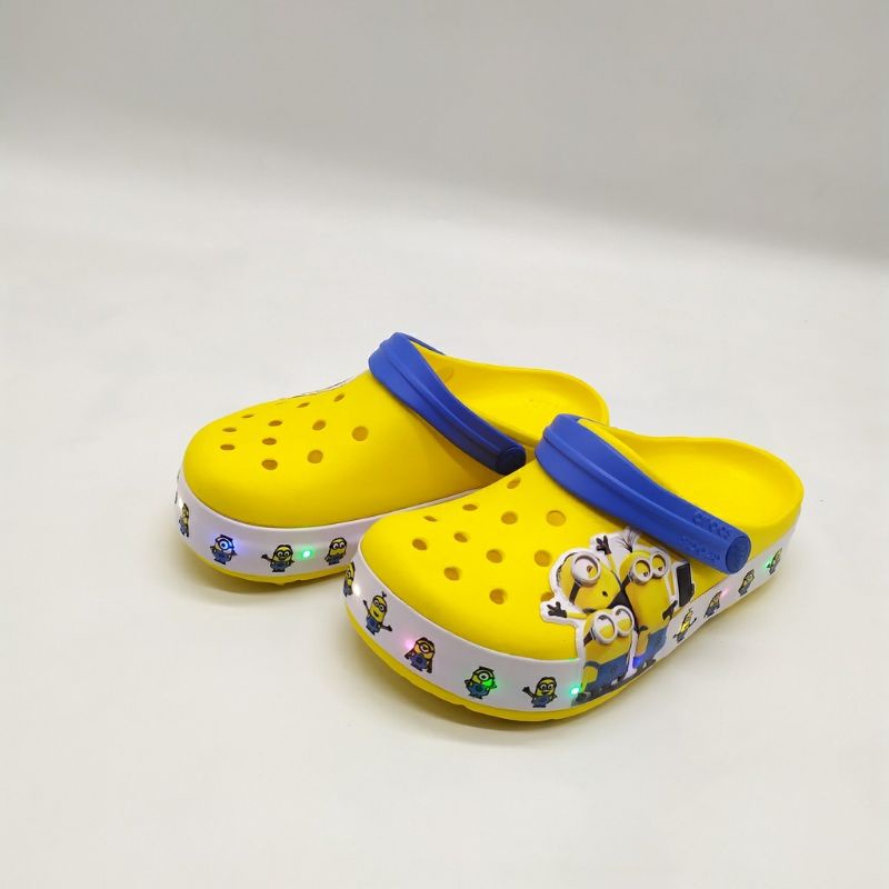 SANDAL LED CROCS FUN LAB MINION MINIONS LED CLOG