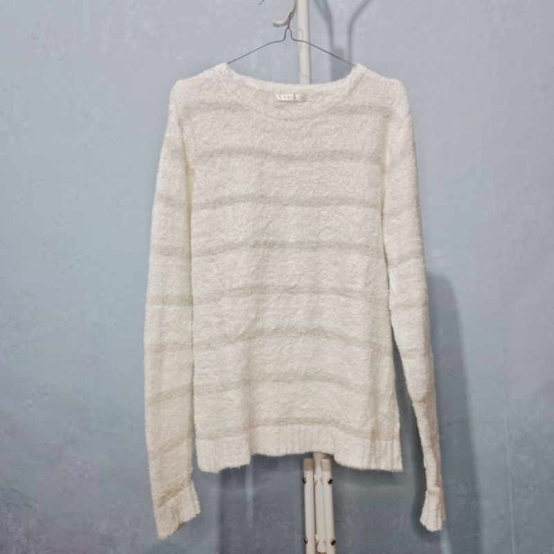 Sweater Rajut Fuzzy Salur