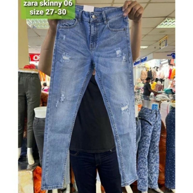 #01 ZARA RIPPED JEANS LIGHT BLUE