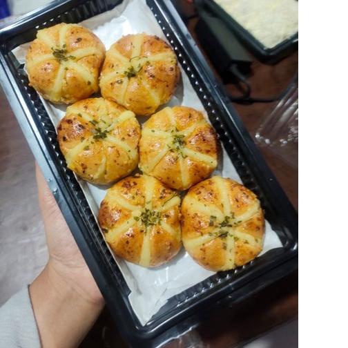 

Grosir 1 BOX MINI'S GARLIC CHEESE BREAD ( 6 pcs) OD0$