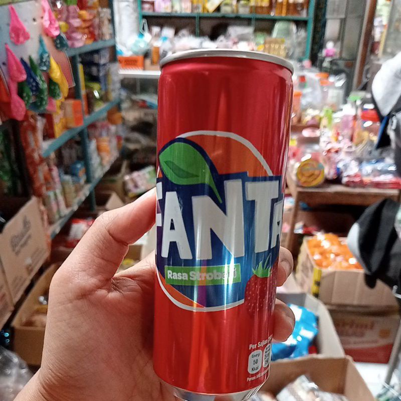 

Fanta kaleng rasa stroberi