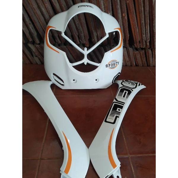 Cover lampu depan scoopy 2018 putih