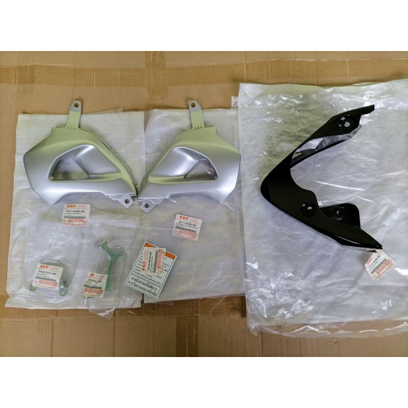 cowling raider 150 set hitam/putih