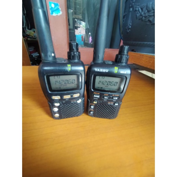 HT YAESU VX2 HARGA BORONGAN DUA UNIT 2000K SATU MASIH MULUS SEKALI