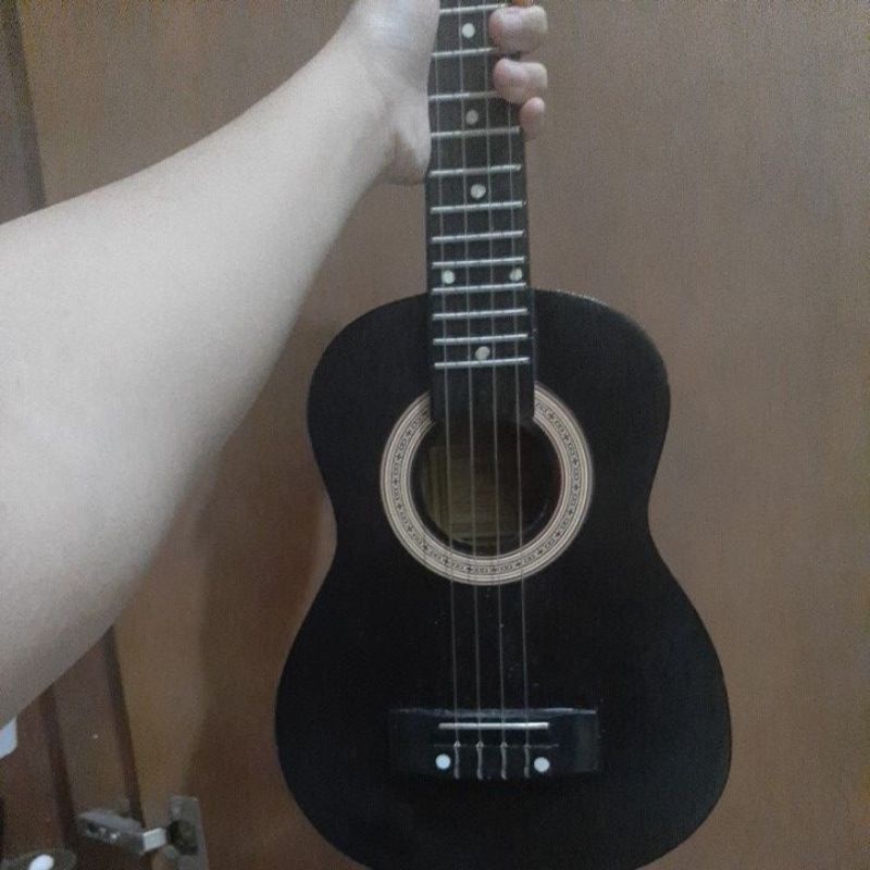 preloved ukulele warna hitam