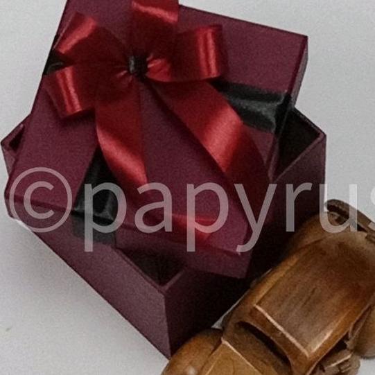 

Baru PAPYRUS 10x10 Tinggi 10cm Kotak Kado Gift Box Hadiah .. .. ..
