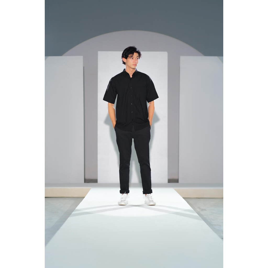Wilmerstudios Kemeja Pria Lengan Pendek Oxford Hitam