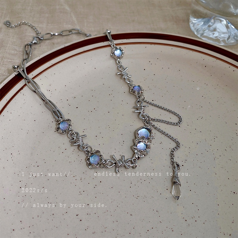 Kalung Rantai Choker Liontin Batu Bulan Kristal Rumbai Warna Silver Untuk Wanita