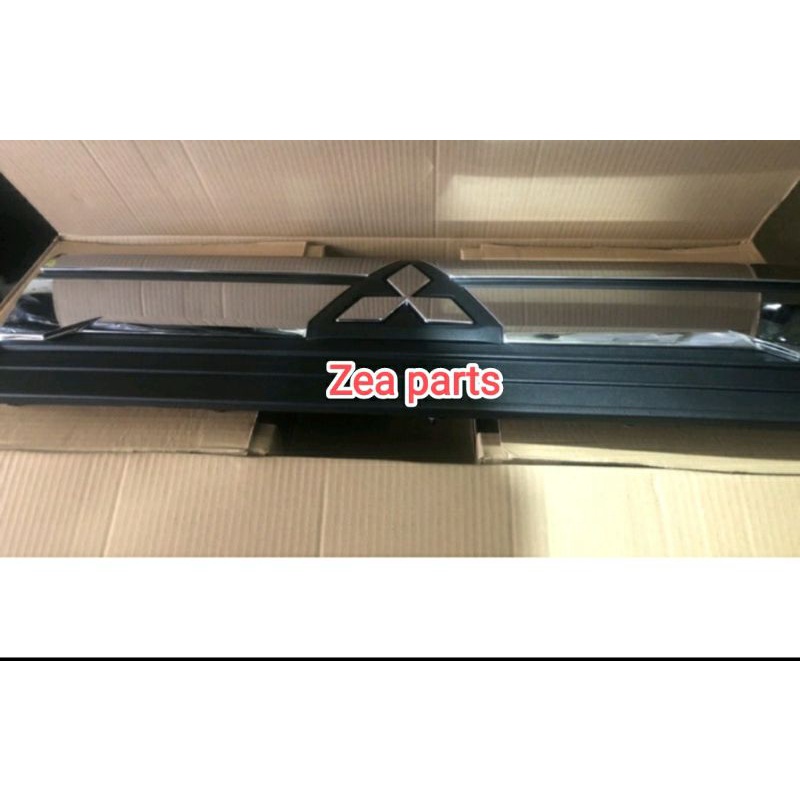 Grill L300 Euro 4 Gril depan L300 euro 4 original mitsubishi 7405b075