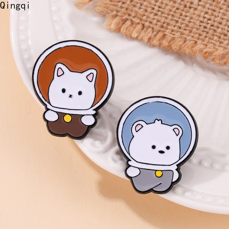 Bros Pin Enamel Bentuk Kartun Astronot Beruang Kucing Kelinci Untuk Hadiah Anak