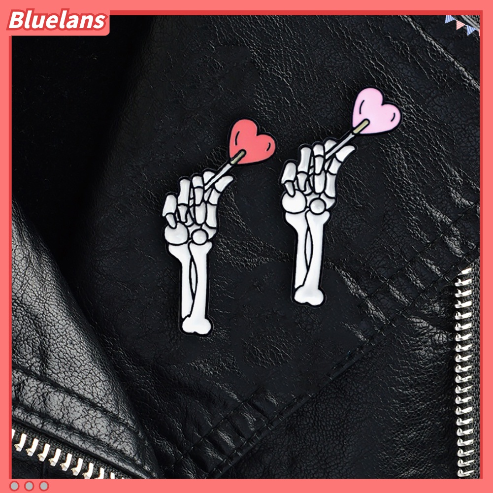 Bros Pin Enamel Bentuk Kerangka Tangan Hati Untuk Dekorasi Halloween