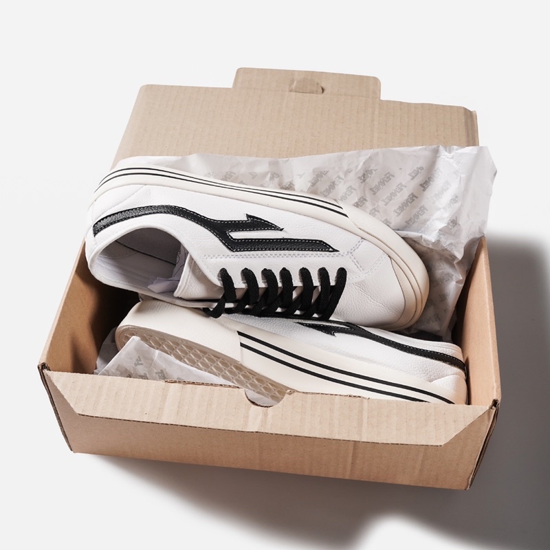 [N01015] Sepatu Distro Motif FENNEL