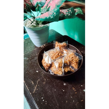 

Brambang goreng kemasan irit 2000an