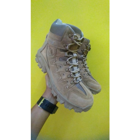 Sepatu Hiking KKK USA