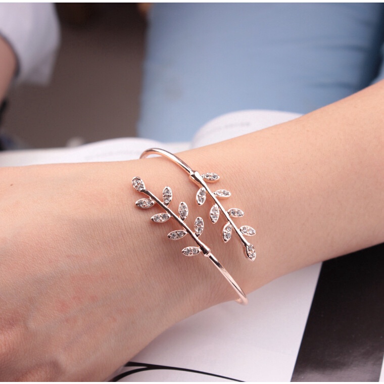 Gelang Bangle Model Terbuka Adjustable Bentuk Daun Warna Silver Untuk Wanita