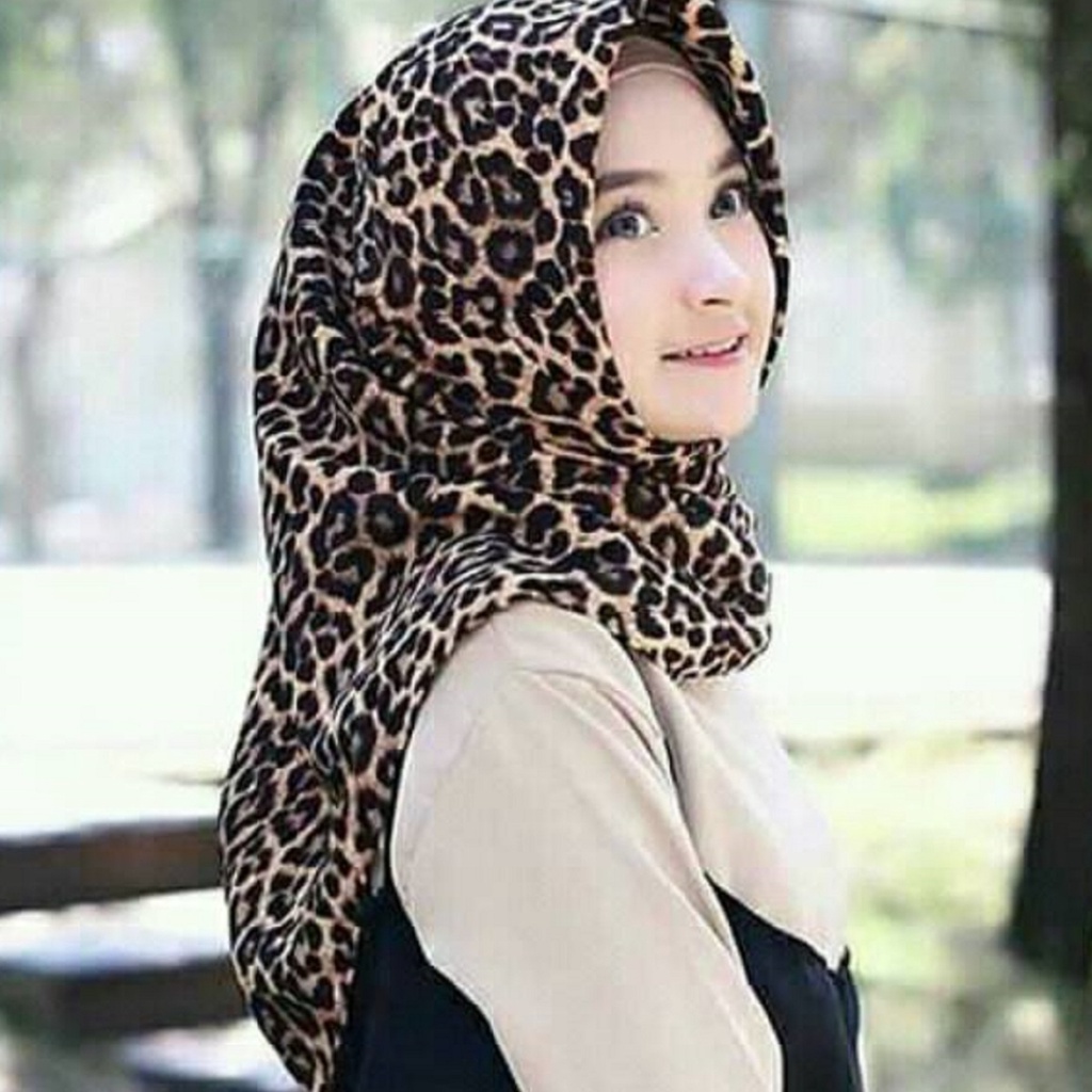 Jilbab leopard segi empat motif macan VOAL MOTIF LEOPARD/JILBAB SEGI EMPAT/ JILBAB SEGI 4 MOTIF MACA