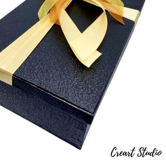 

Kotak Kado Gift Box 30x20 cm Tinggi 10 cm - Hitam - Hitam