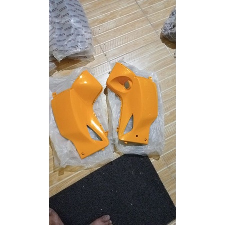 sayap dalam zx130 kanan kiri kuning