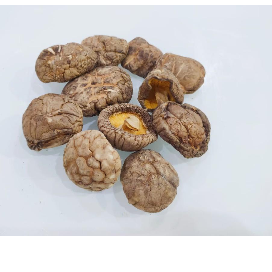 

Baru jamur hioko shitake yoko ukuran 3-4 cm 3-4cm 500 gram gr jamur kering ,.