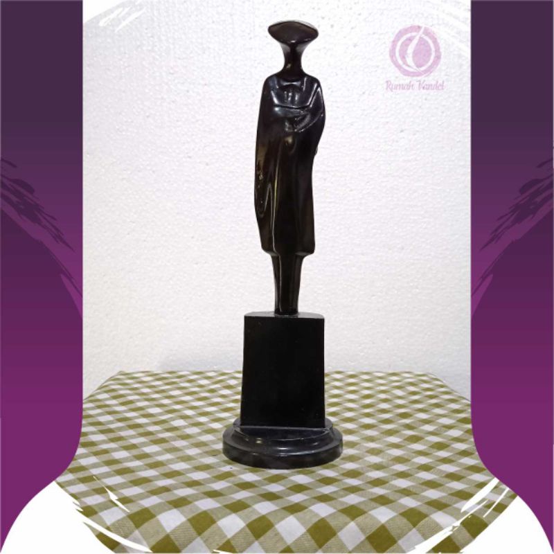 VANDEL PATUNG WISUDA RESIN