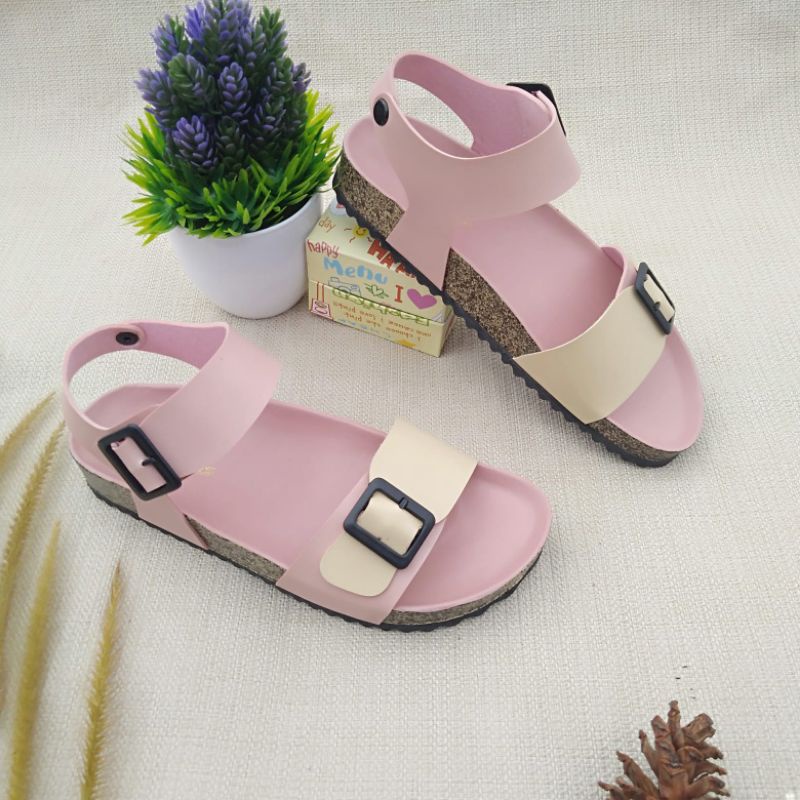 Sandal Flat Wanita Puyuh Tali Gesper Gladiator