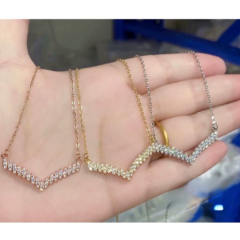 Kalung Fuji Mata Diamond / Kalung Titanium Wanita Anti Karat Berlian Premium Huruf V Perhiasan