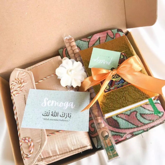 

[ COD ] paket hampers mukena sajadah/kadowisuda/kadoulangtahun/kadowedding