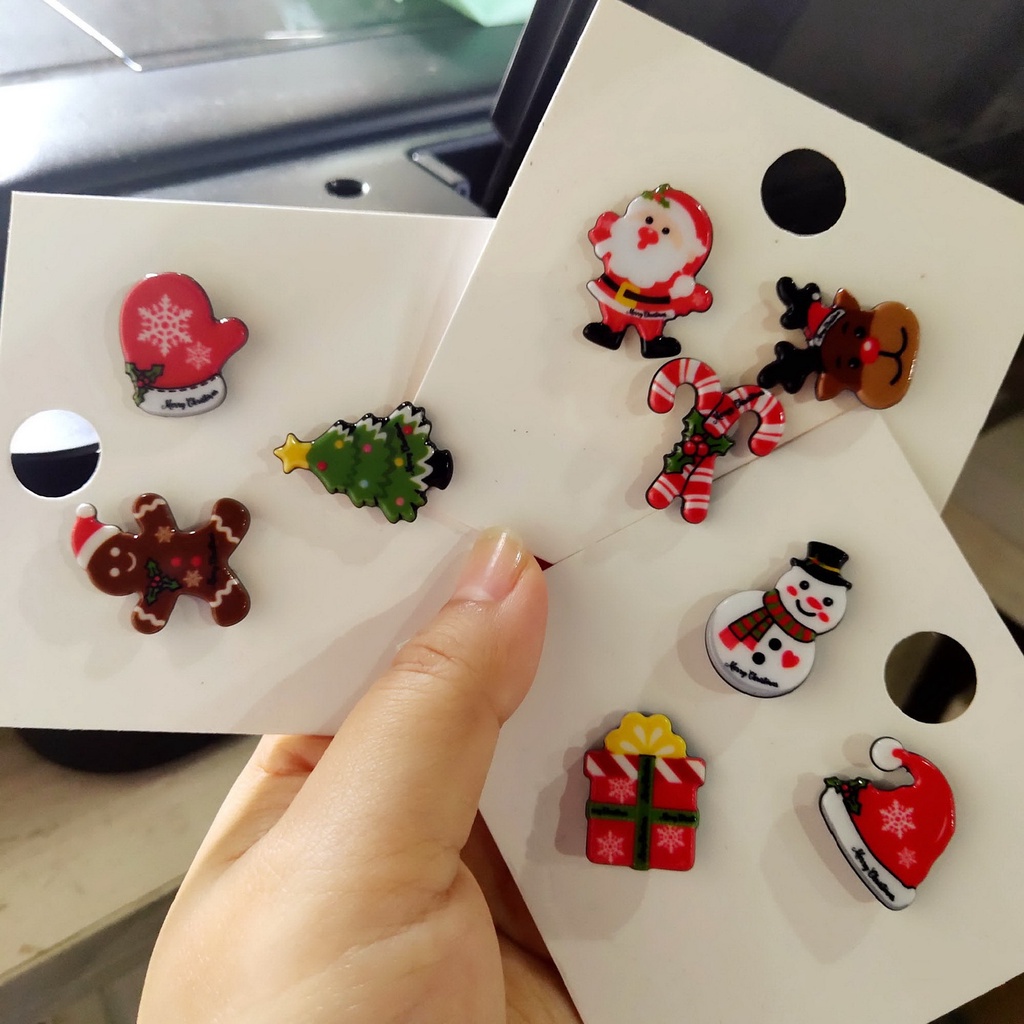 3pcs / set Bros Pin Enamel Desain Kartun Pohon Natal Santa Claus Snowman Elk Bahan Akrilik Untuk Wanita