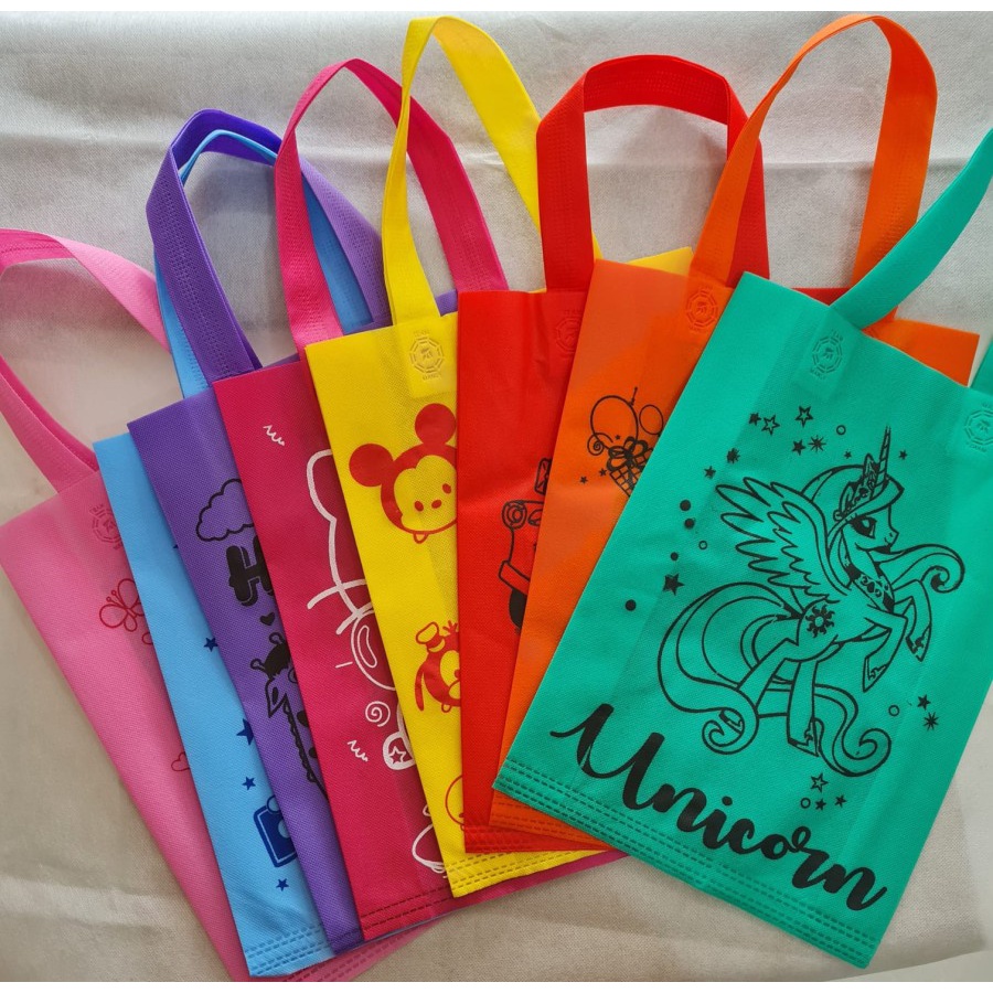 

Gomico Motif Sablon / Goodie Bag / Tas Souvenir / Tas Kain / Spundbond